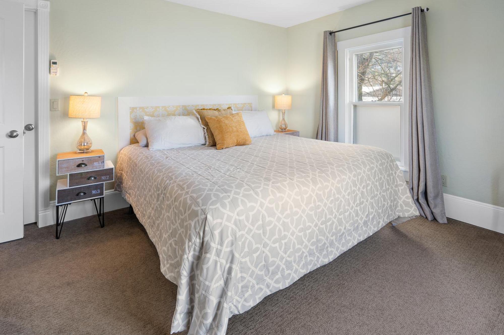 Pioneer Vacation Rentals - Pioneer North Suite Downtown Ashland Dış mekan fotoğraf
