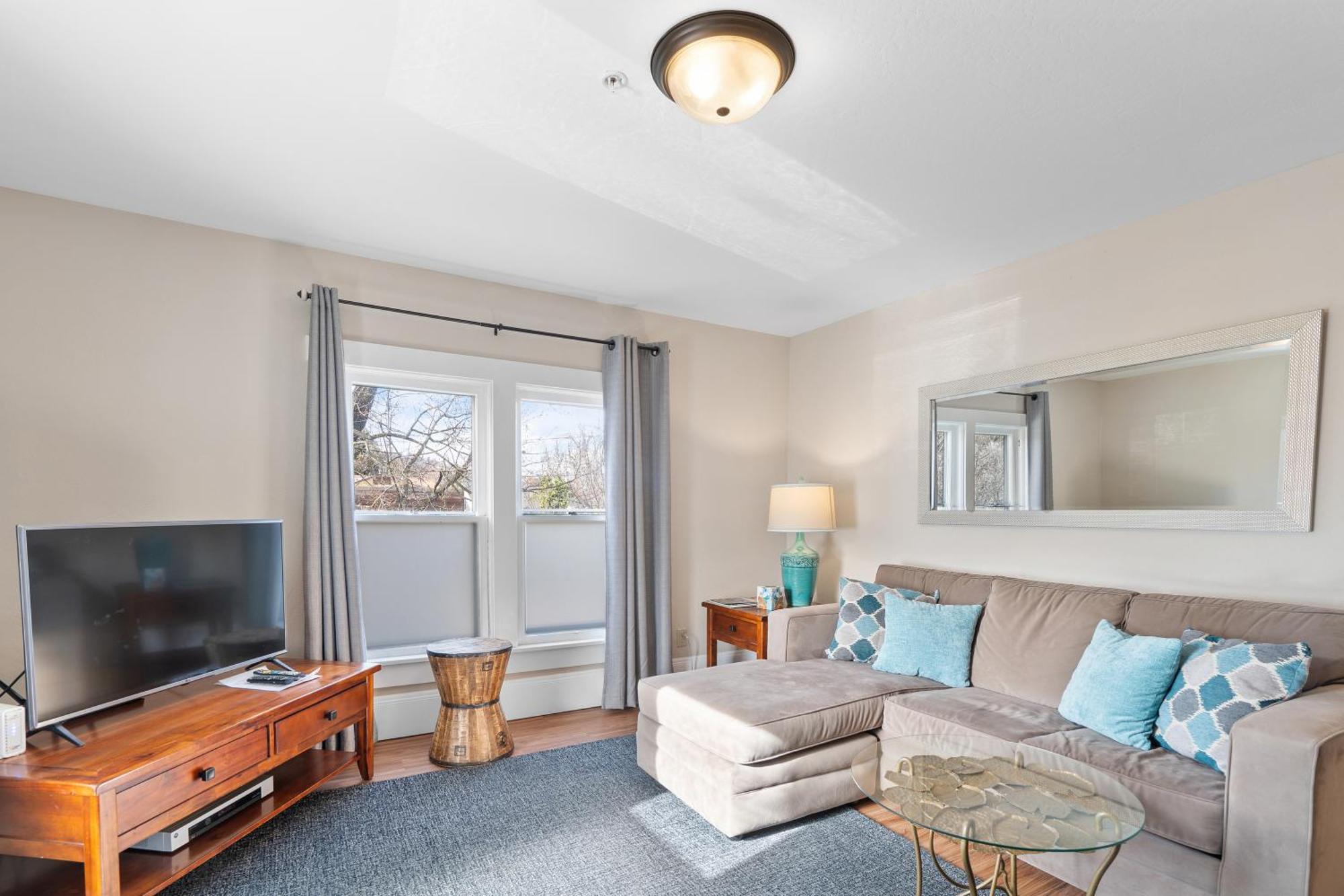 Pioneer Vacation Rentals - Pioneer North Suite Downtown Ashland Dış mekan fotoğraf